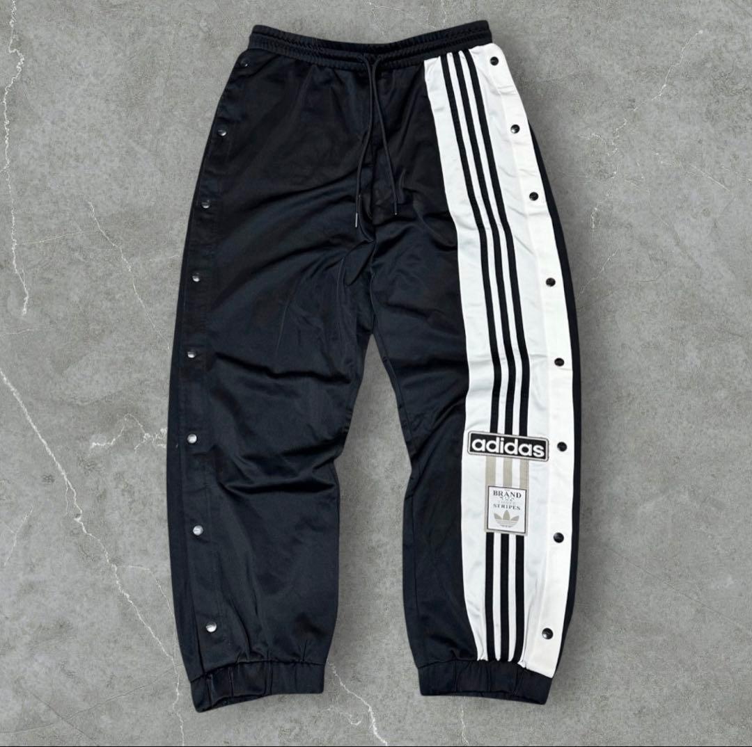 adidasアディダス アディブレイク トラックパンツ　BLACKPINK 着用