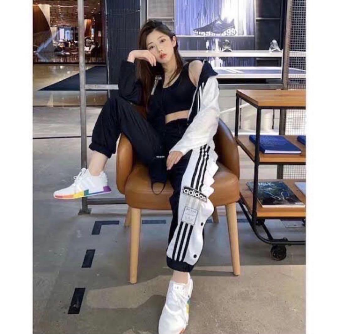 adidasアディダス アディブレイク トラックパンツ　BLACKPINK 着用