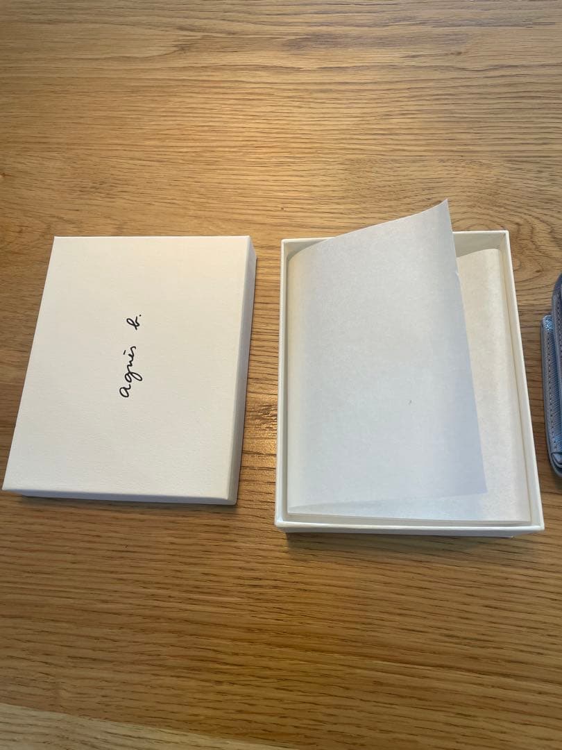 【美品】アニエス・ベー　財布　きれいな水色　三つ折り財布【土日限定10%オフ】