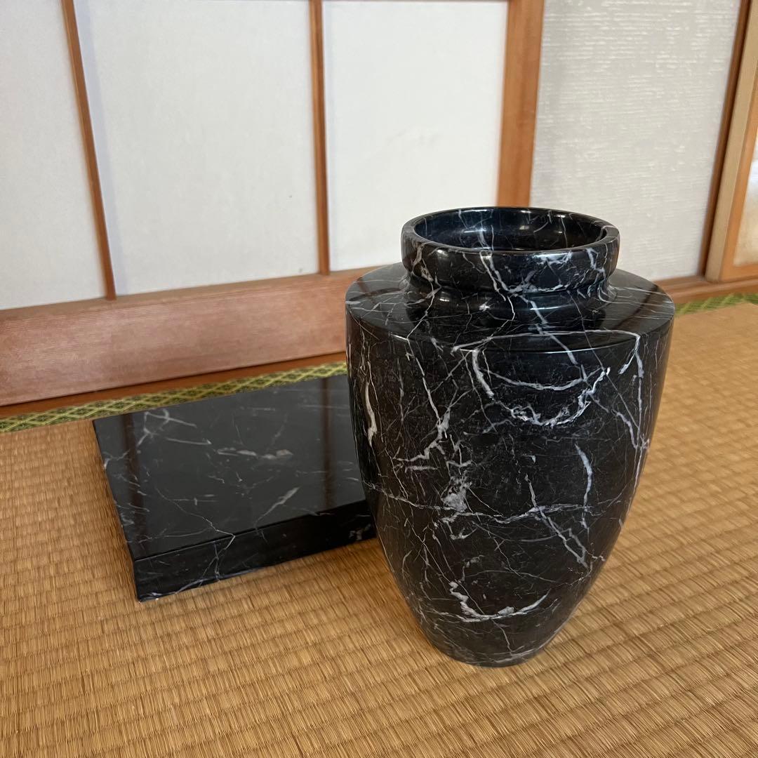 【美品】黒大理石 壺型 アート作品 台座付き レトロ アンティーク 高級感 花瓶