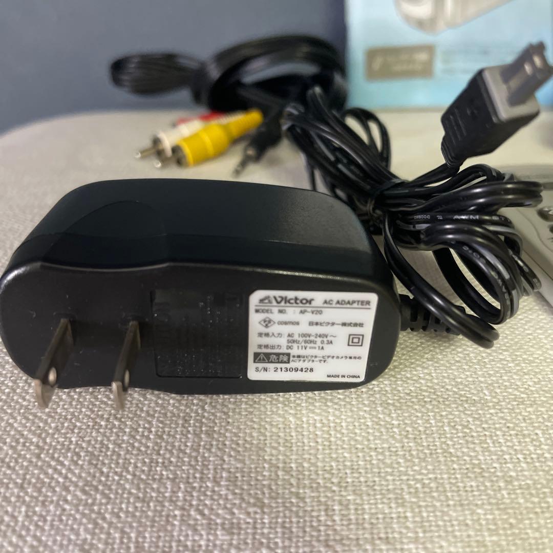 【美品】Victor ビデオカメラ GZ-MG840-S Everio ビクター