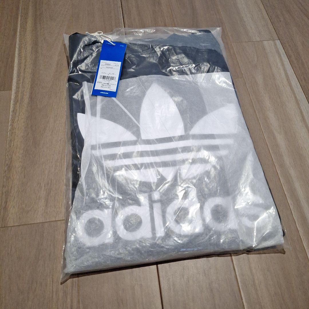 未使用 adidas フード付きジャケット 黒