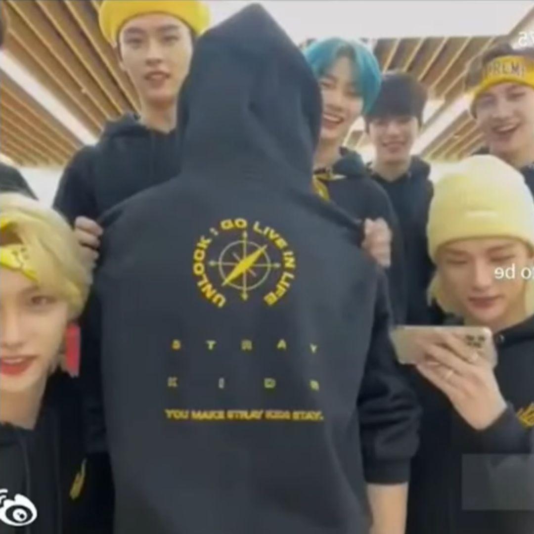 Stray Kids パーカー オンラインコンサートグッズ