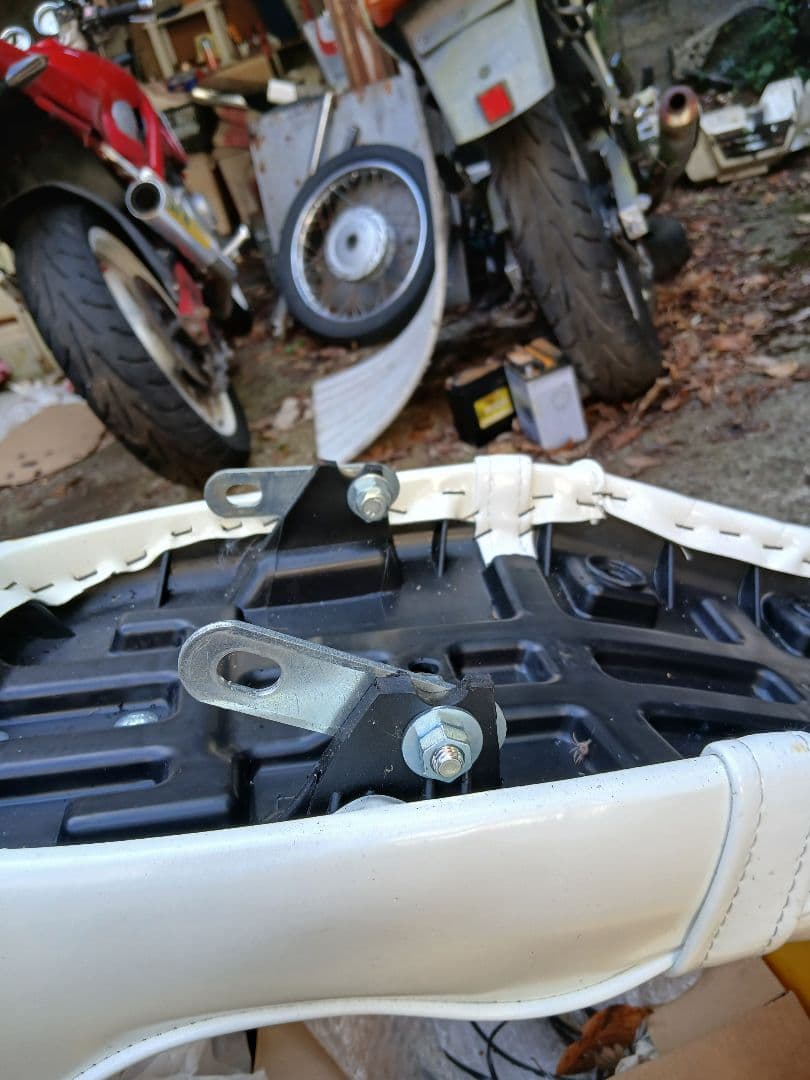 CM125　三段シート(エイプ用から加工)