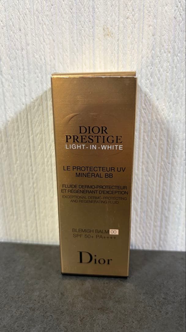 DIOR PRESTIGE LIGHT-IN-WHITE UV ミネラル BB