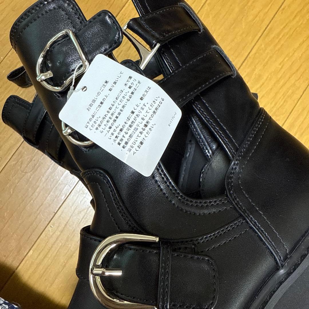 【新品未使用】リリーブラウン　バックルブーツ ブラック レディース