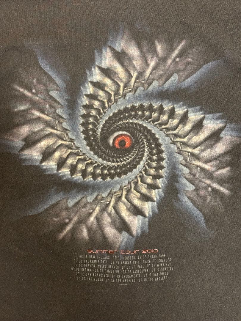 XL TOOL 2010ツアーTシャツ ヴィンテージ アート バンT古着
