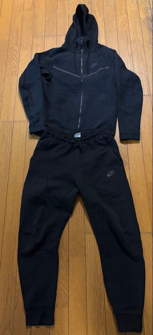 來！NIKE テックフリース セットアップ