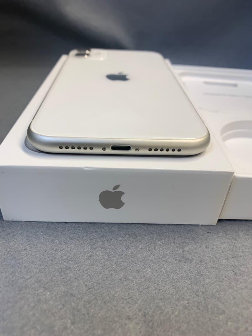 超美品　国内版　SIMフリー　iPhone11 128GB ホワイト色