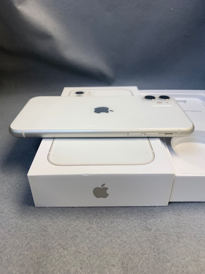 超美品　国内版　SIMフリー　iPhone11 128GB ホワイト色