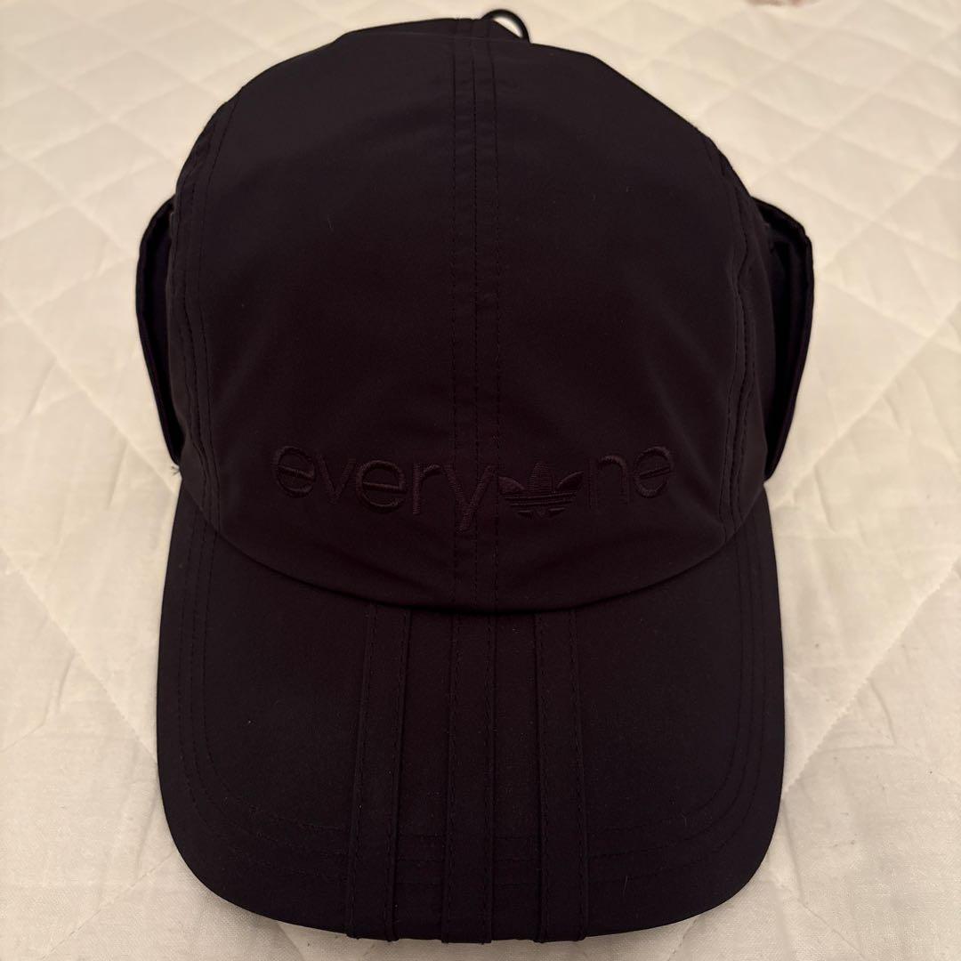ラビ　everyone×adidas ブラックキャップ