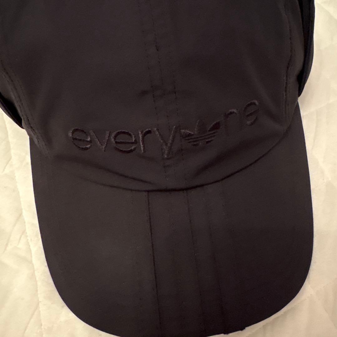 ラビ　everyone×adidas ブラックキャップ