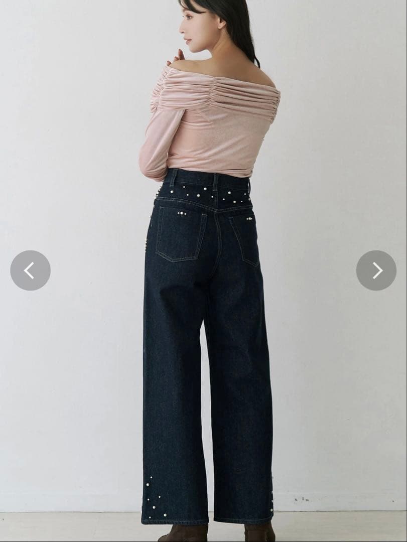 パール装飾付きダークブルーデニムパンツ