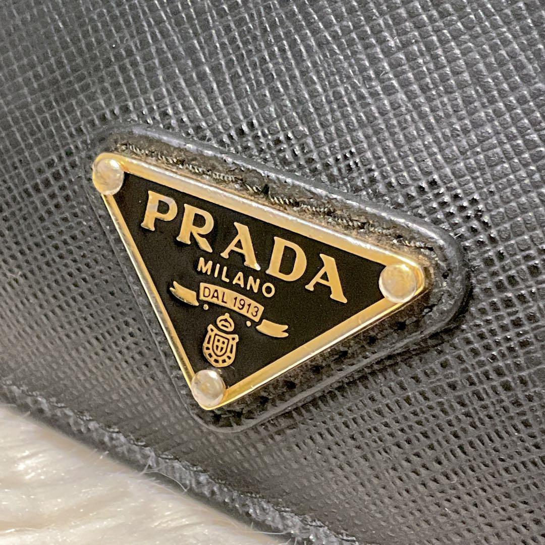 ♡現行♡PRADA 二つ折り財布 サフィアーノ トライアングル ロゴ 黒 三角