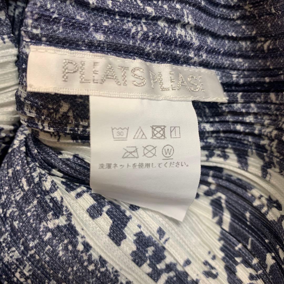 デニム風 PLEATS PLEASE ネイビー/ホワイト Tシャツ、サイズ4.