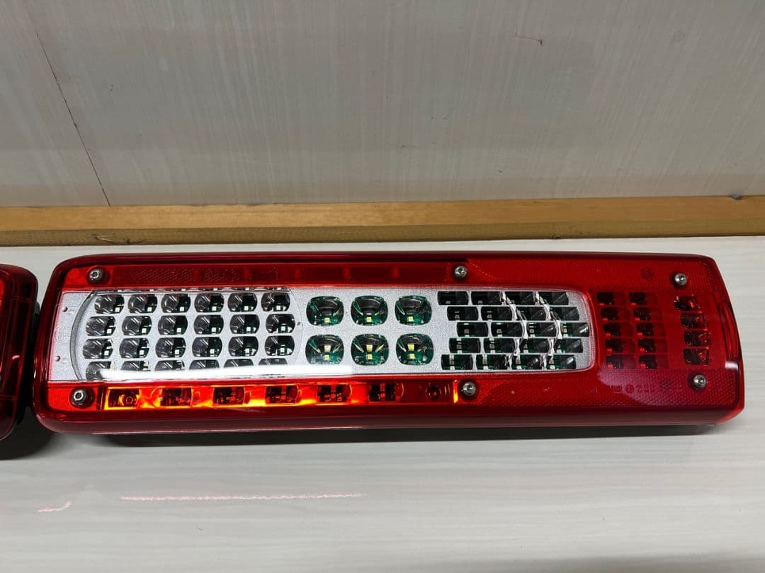 UDクオン VOLVO LEDテールランプ 左右セット