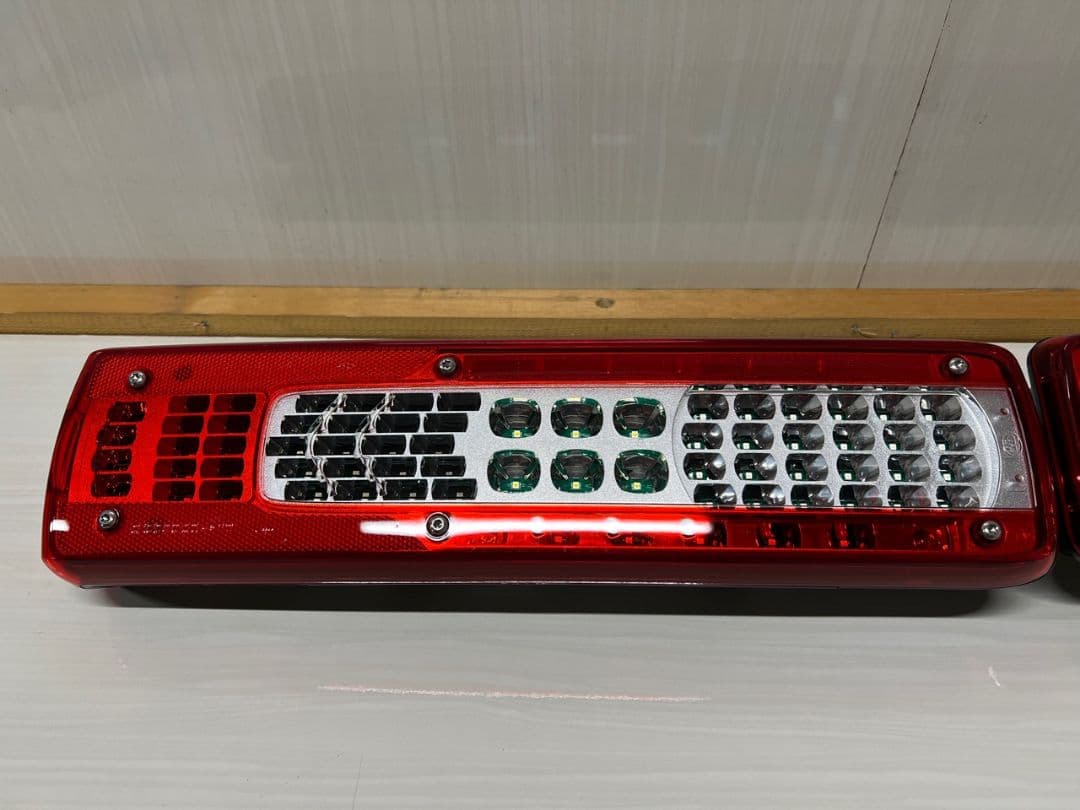 UDクオン VOLVO LEDテールランプ 左右セット