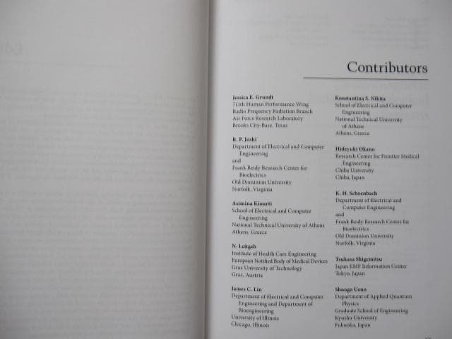 洋書 Electromagnetic Fields in Biological Sys