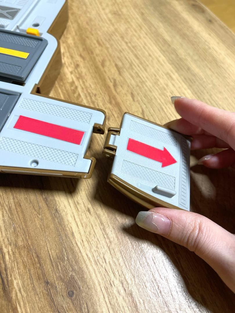 カーズ　トミカ　組み立て　トルネードシューター　基地に変身メーター