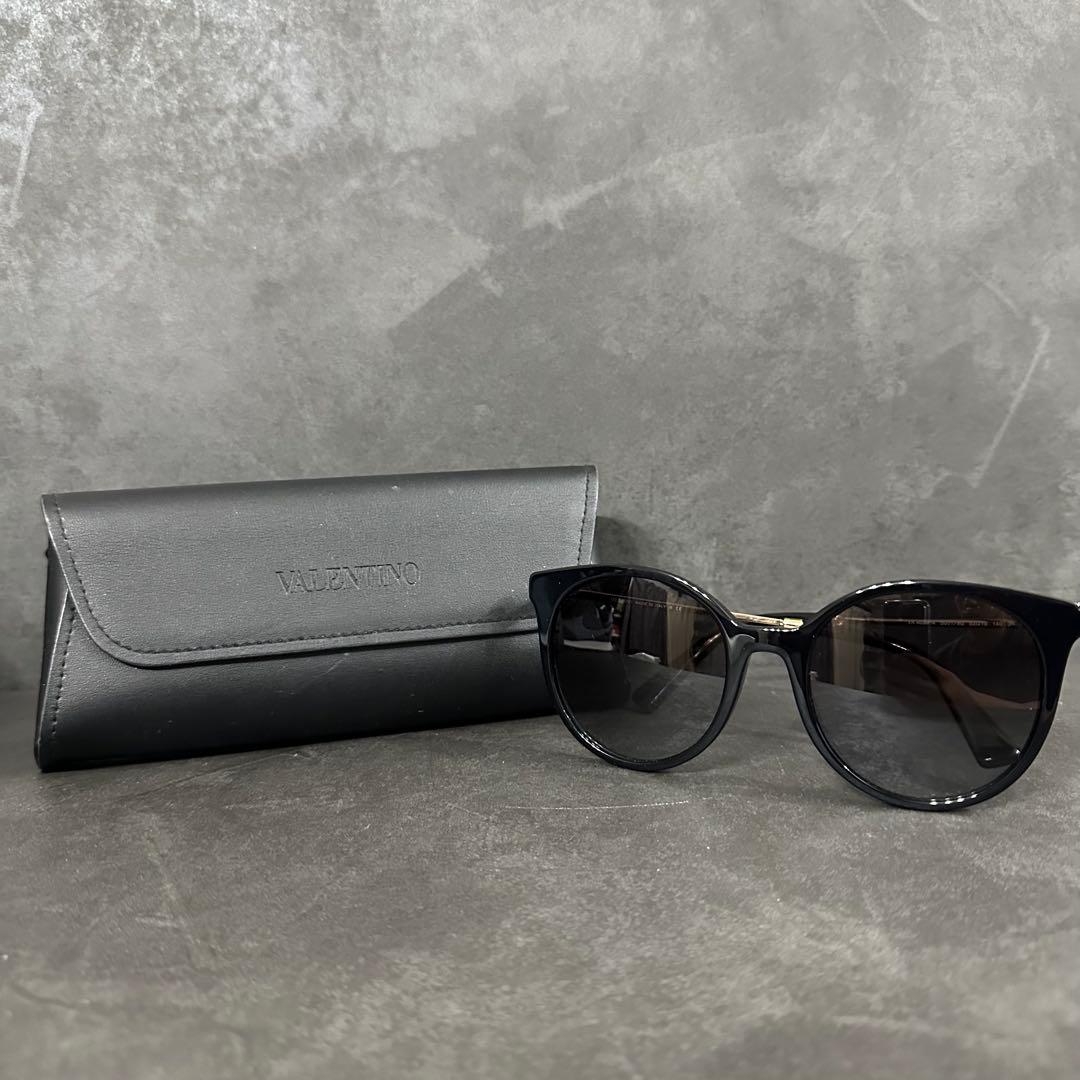 Valentino ブラック キャットアイ サングラス