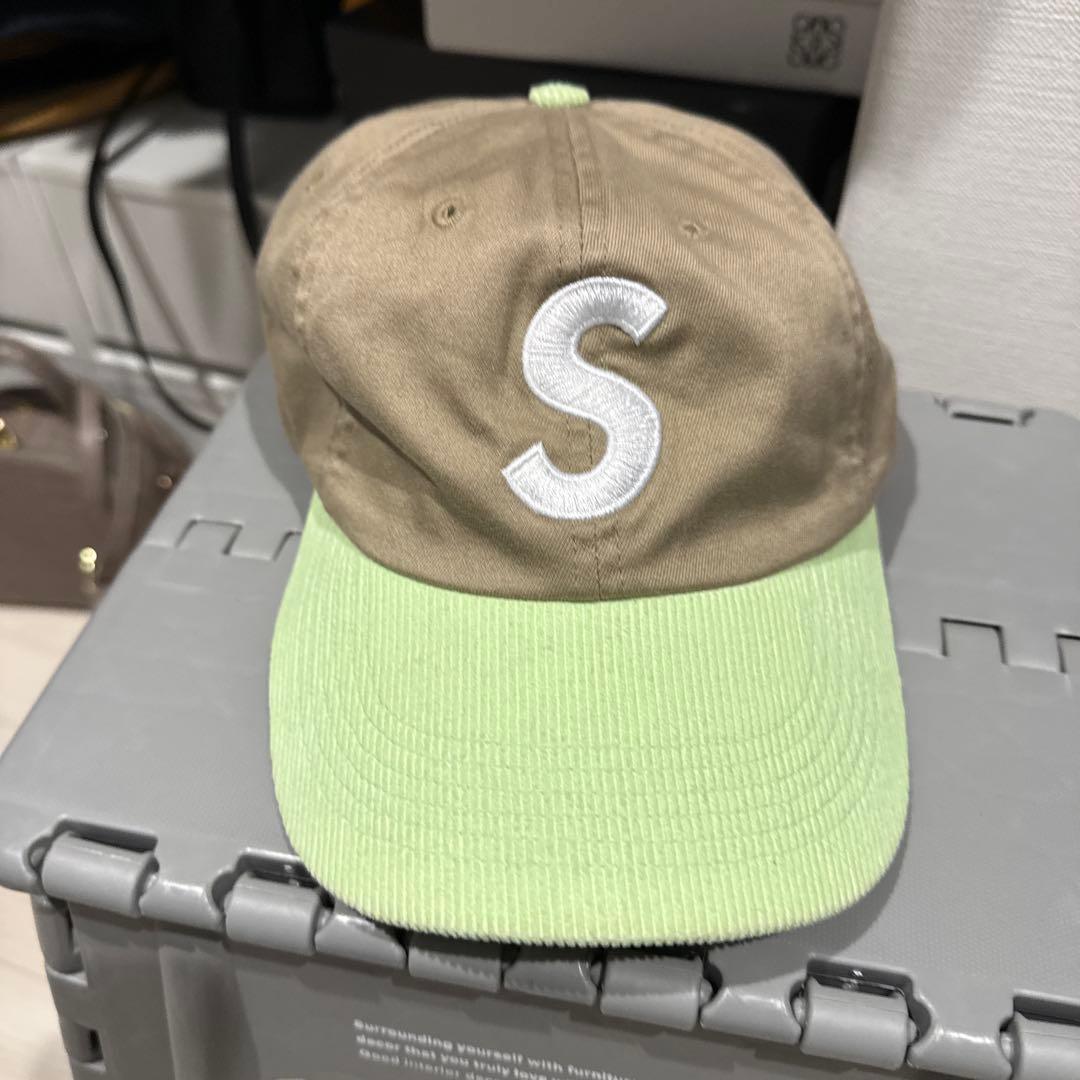 SUPREME Sロゴキャップ ベージュ/グリーン