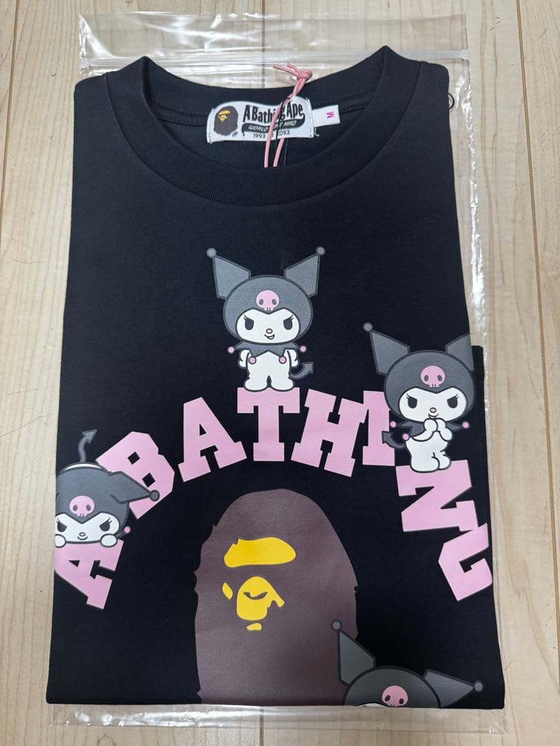 トップス A BATHING APE x Kuromi COLLEGE MINI TEE