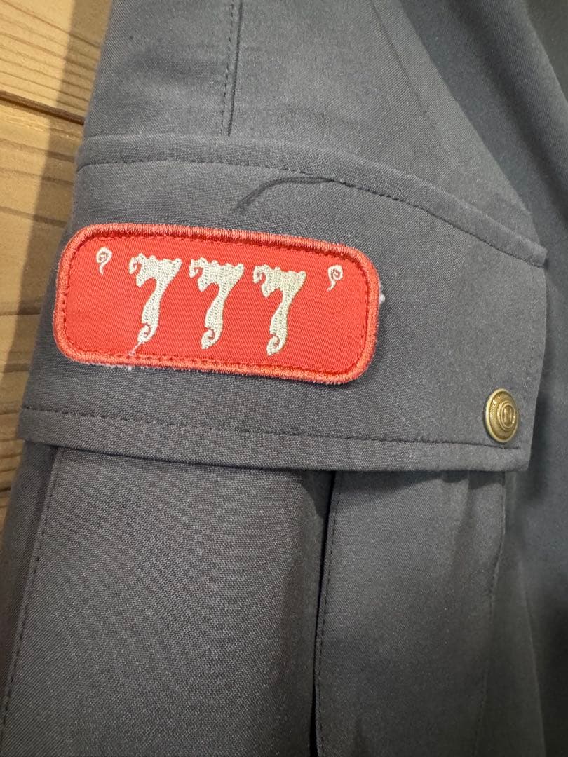 25-26 nomadik 777 セットアップ　darkglay Ｌサイズ美品