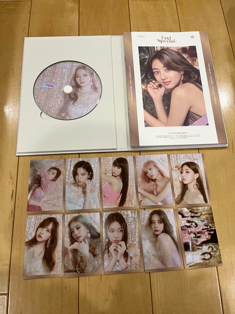 TWICE Feel Special アルバム CD、歌詞カード、ポスター付き