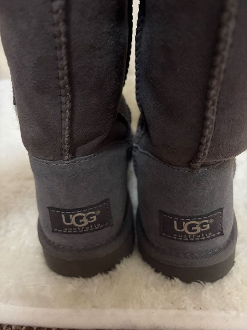 未使用 UGG チョコレート ベイリーボタン トリプレット ムートンブーツ アグ