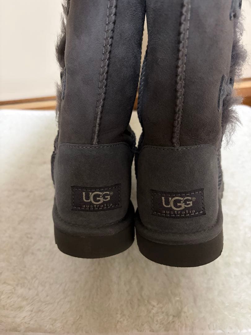 未使用 UGG チョコレート ベイリーボタン トリプレット ムートンブーツ アグ