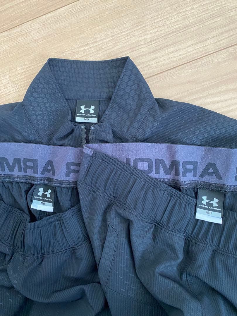 Under Armour トレーニングウェア３点セット M サイズ　BLACK