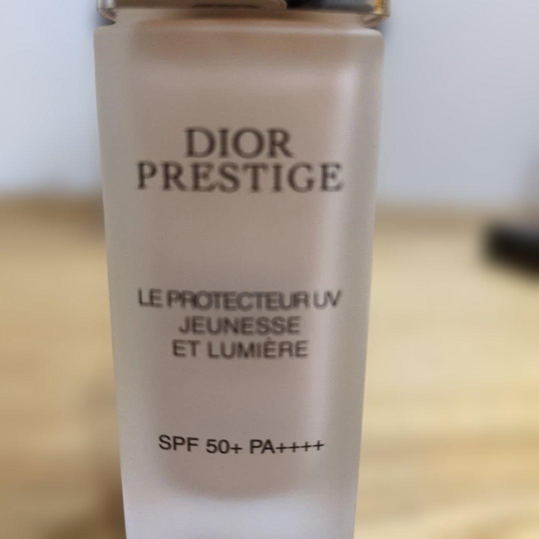 Dior ホワイト ル プロテクター UV ルミエール シアーグロウ30ml