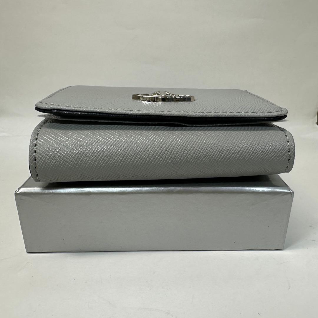 【大人気！新品】Vivienne Westwood 三つ折り財布 グレー