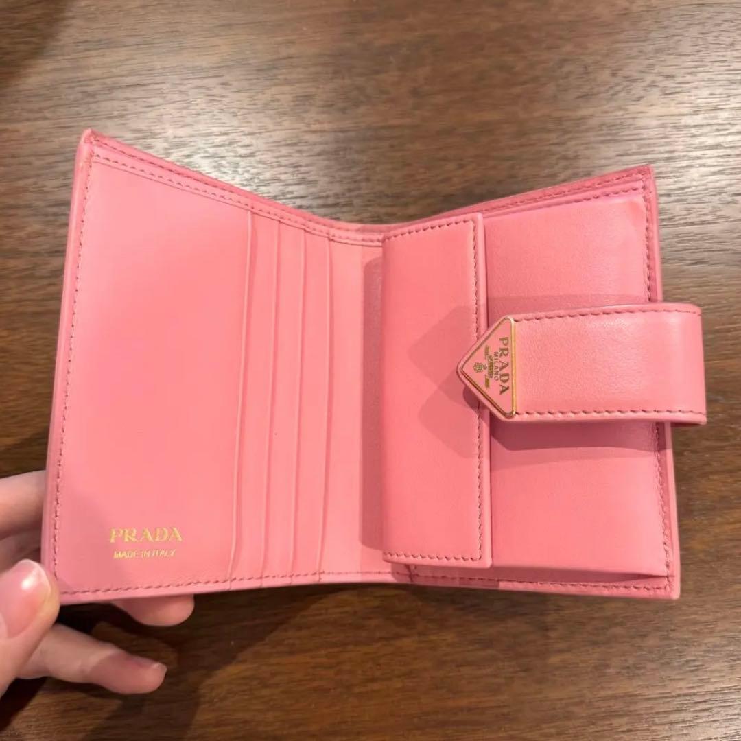 PRADA 財布　ウォレット　二つ折り　プラダ