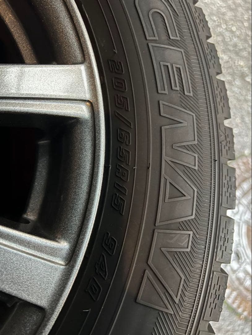 スタッドレスタイヤ 205/65R15 1シーズン利用