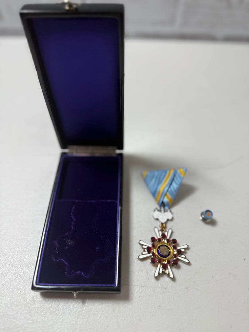 極美品 瑞宝双光章 瑞賓雙光章 共箱 付き 勲章 徽章 当時物