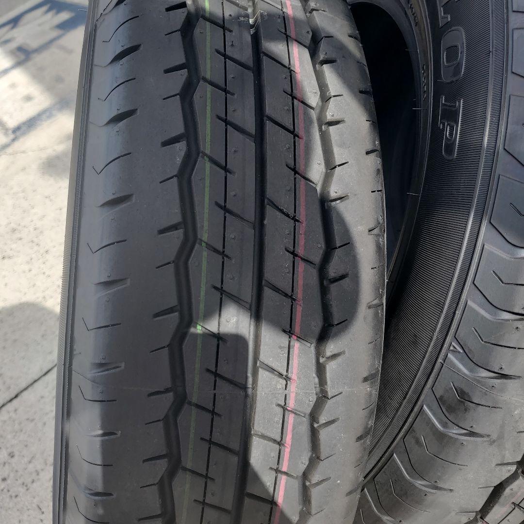 ①【新車外し】☆送料込☆ハイエース 純正タイヤ 2本セット 195/80R15