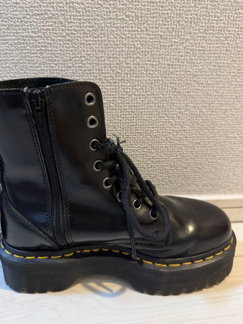 Dr.Martens 8ホールブーツ レースアップレザーブーツ 厚底　新品紐付き