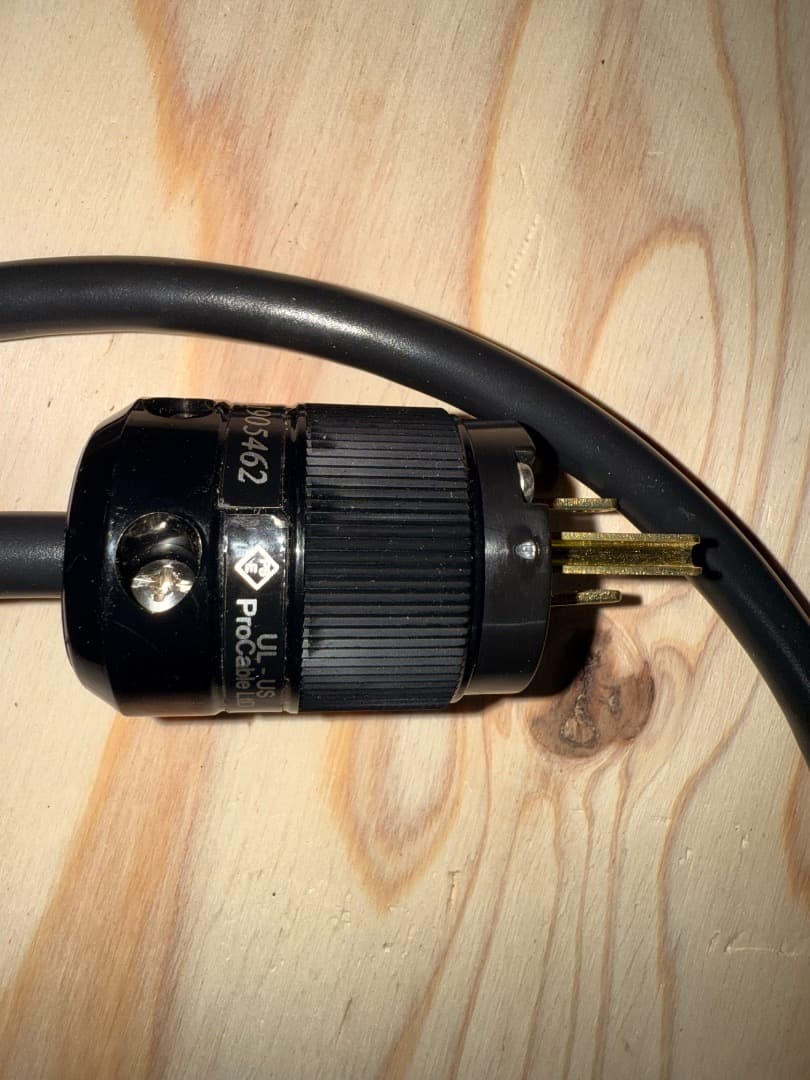つ*さ様 Wattgate 5266i-320i ケーブル１m procable