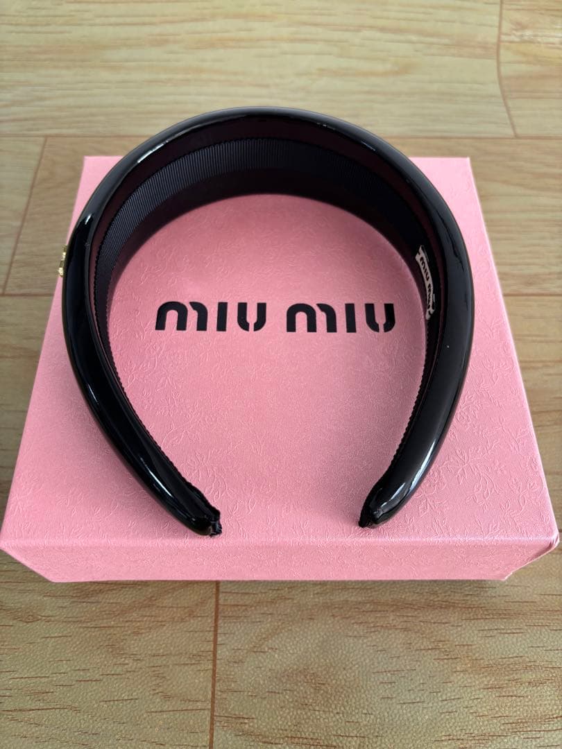 ブラック☆MiuMiu☆ロゴ カチューシャ☆超人気