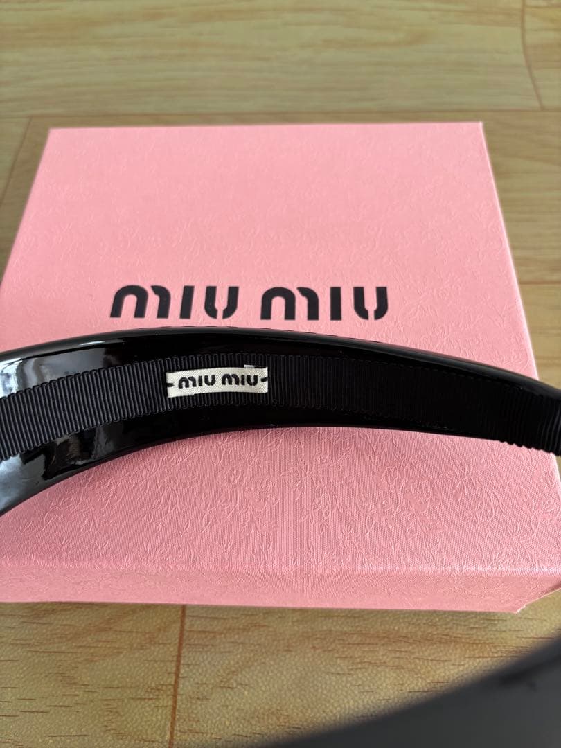 ブラック☆MiuMiu☆ロゴ カチューシャ☆超人気
