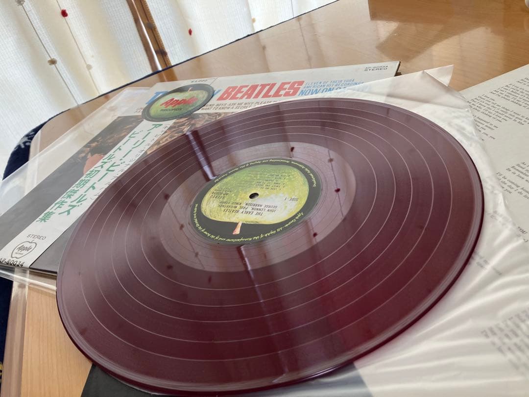 このタイトルの赤盤は、激レア　しかもミント盤　アーリー初期傑作集　ビートルズ