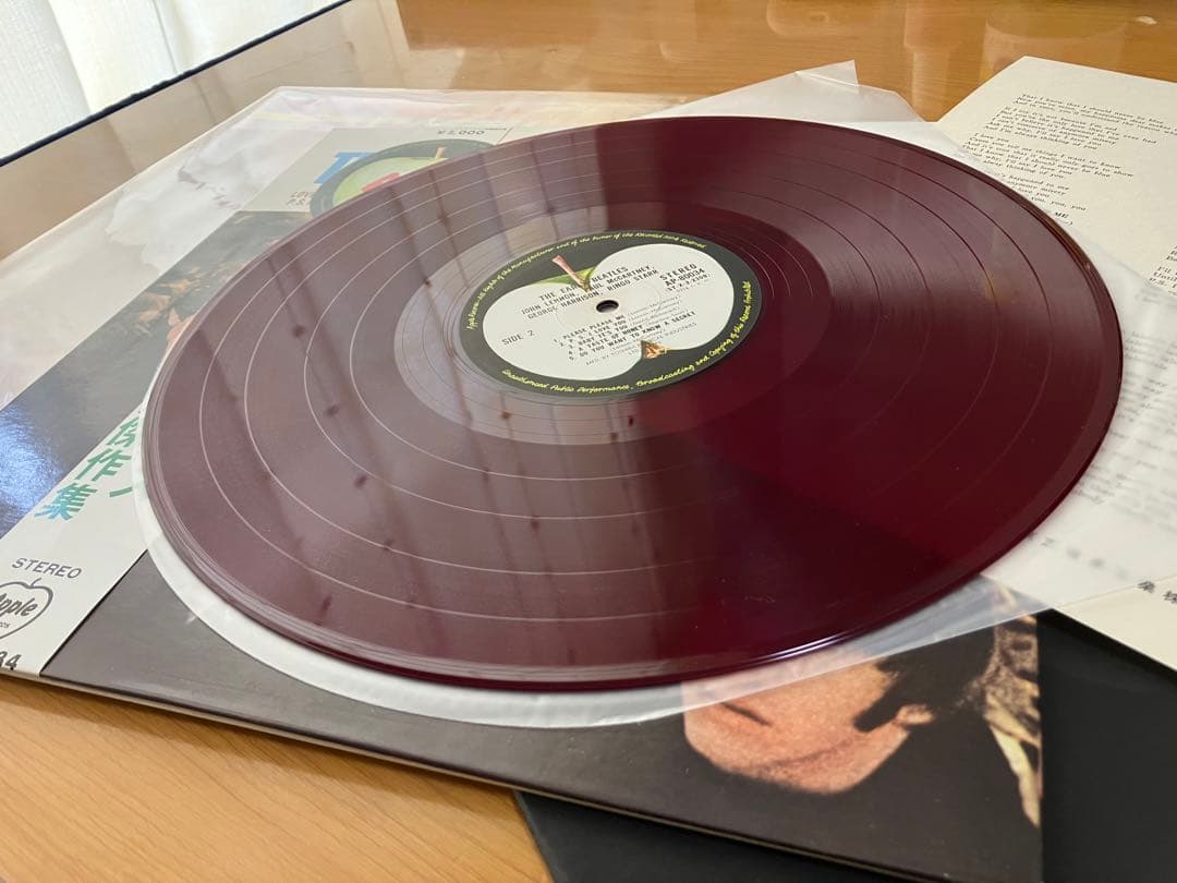 このタイトルの赤盤は、激レア　しかもミント盤　アーリー初期傑作集　ビートルズ
