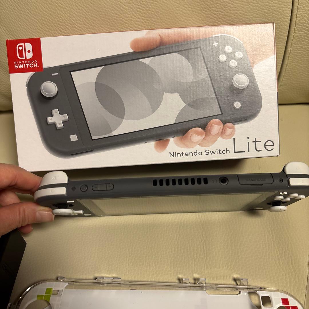 【極美品】ニンテンドー　SwitchLite