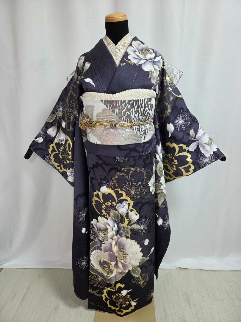 新品、未使用　濃いめグレー振袖一式