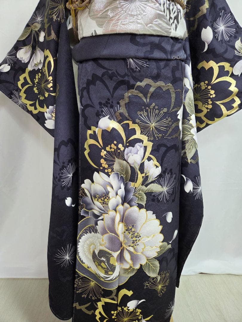 新品、未使用　濃いめグレー振袖一式