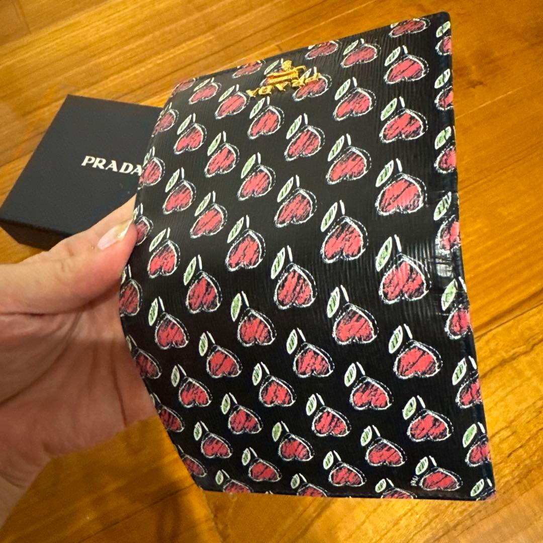 プラダ　PRADA 二つ折り財布　ハート柄　美品　 VIT MOVE LOVE