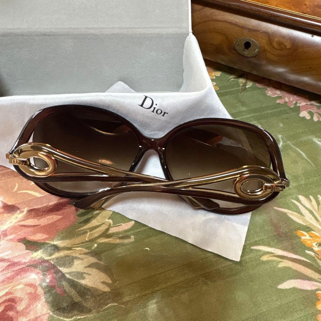 ８日限定☆小顔効果☆Christian Dior☆