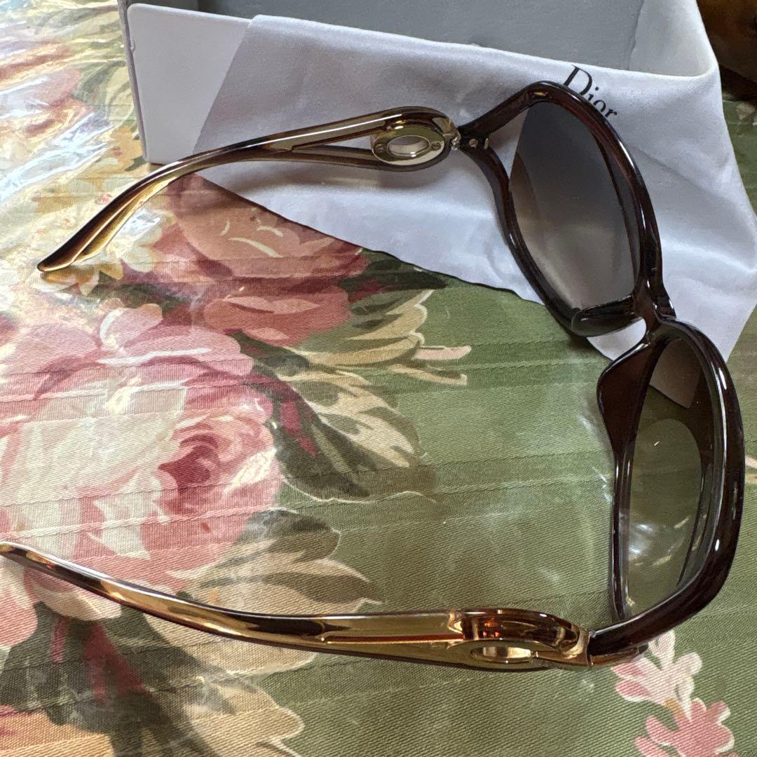 ８日限定☆小顔効果☆Christian Dior☆