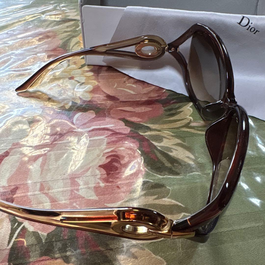 ８日限定☆小顔効果☆Christian Dior☆